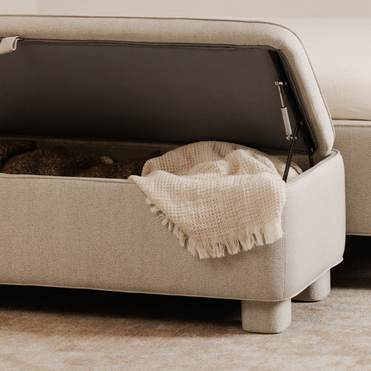 Ichigo Storage Bench – 59" Upholstered Storage Bench (2 Colors) (22)