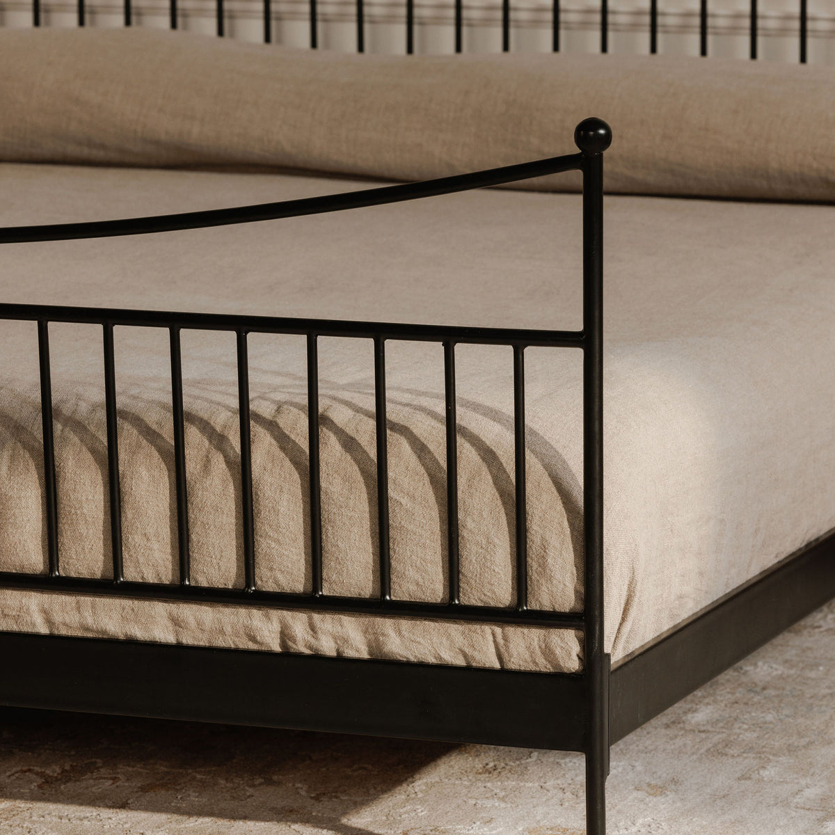 Monet Bed – 63.5" Iron and Acacia Bed (7)