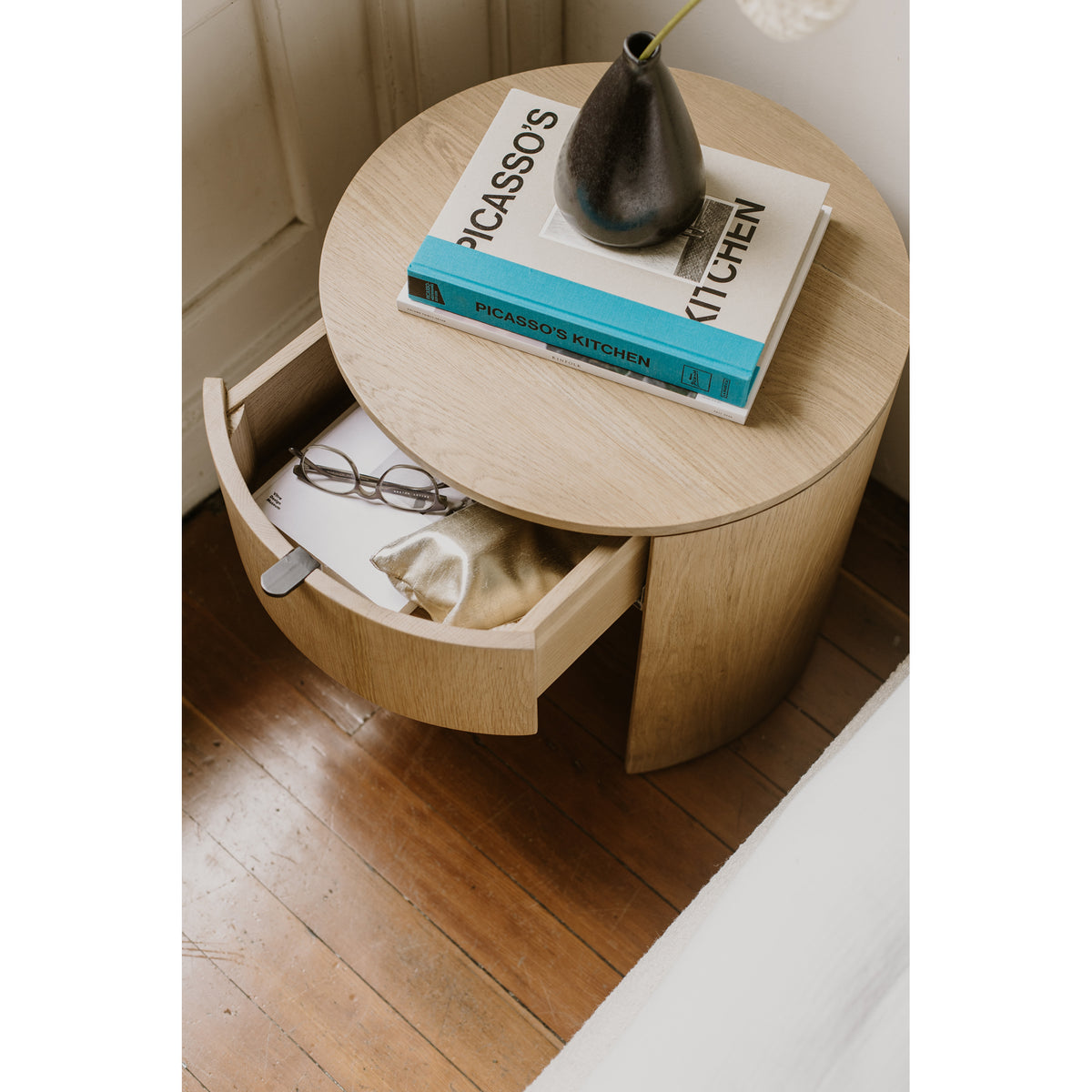 Theo Nightstand – 19" Curved Oak Nightstand (2 Colors) (16)