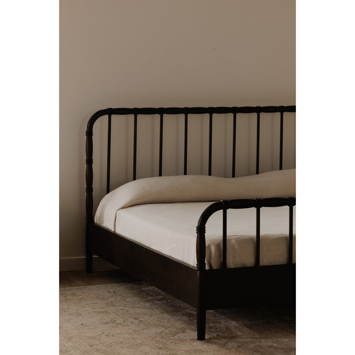 Vivian King Bed – 79" Solid Acacia Bed (13)