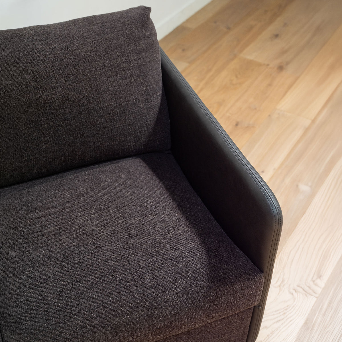 Teller Accent Chair – 31.5" Leather Accent Chair (2 Colors) (4)