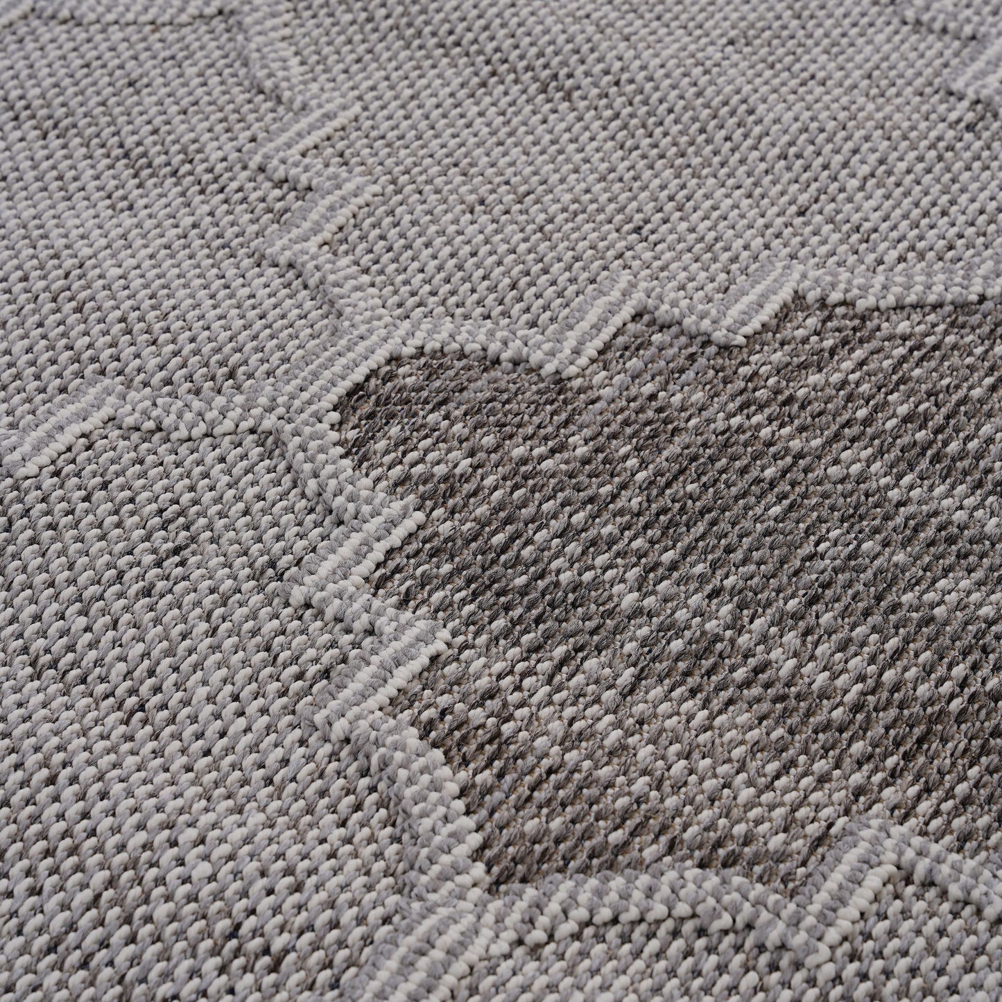 Guros White & Gray Polypropylene Area Rug (Trellis) – view 4