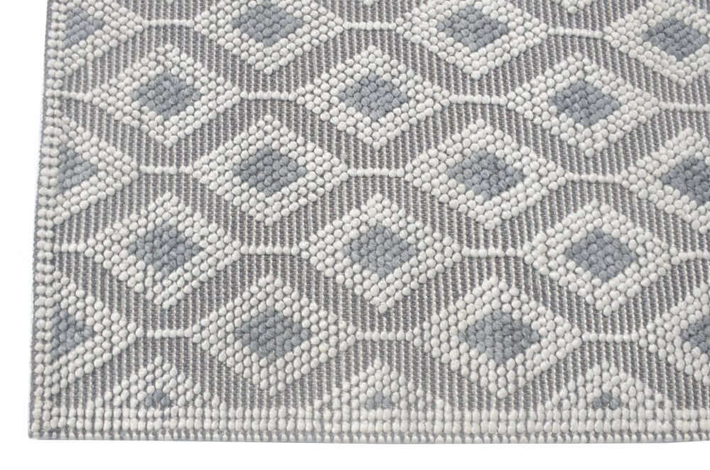 Ivory Gray Diamond Trellis Modern Area Rug | 9' x 13' showing graphic diamond pattern in gray and ivory.
