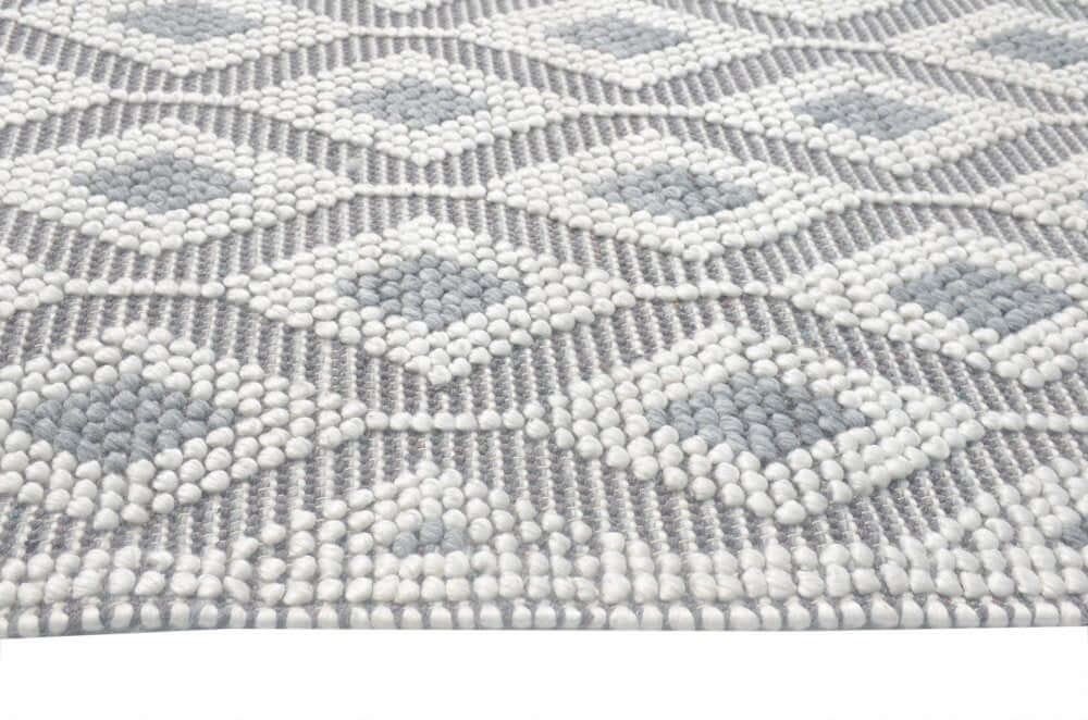 Ivory Gray Diamond Trellis Modern Area Rug | 9' x 13' featuring a crisp diamond pattern in gray and ivory.